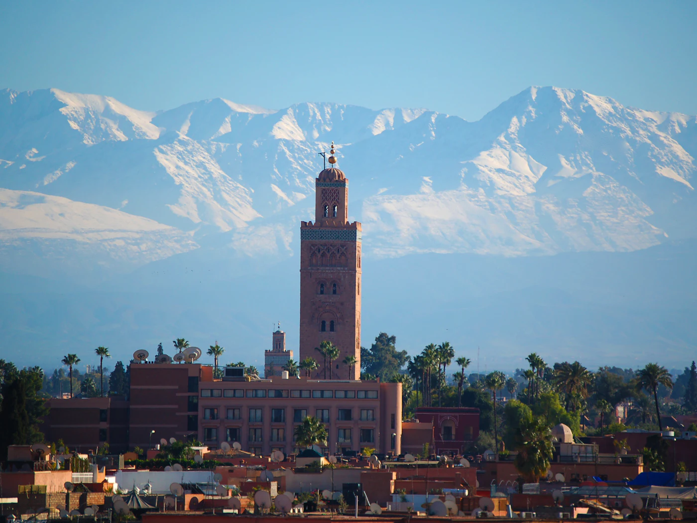 Aventures familiales premium au Maroc, avec la Koutoubia à Marrakech et l'Atlas